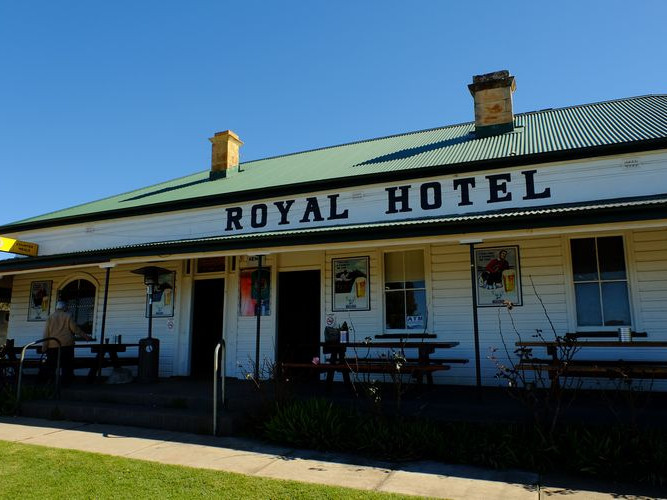 Royal Hotel Snake Valley